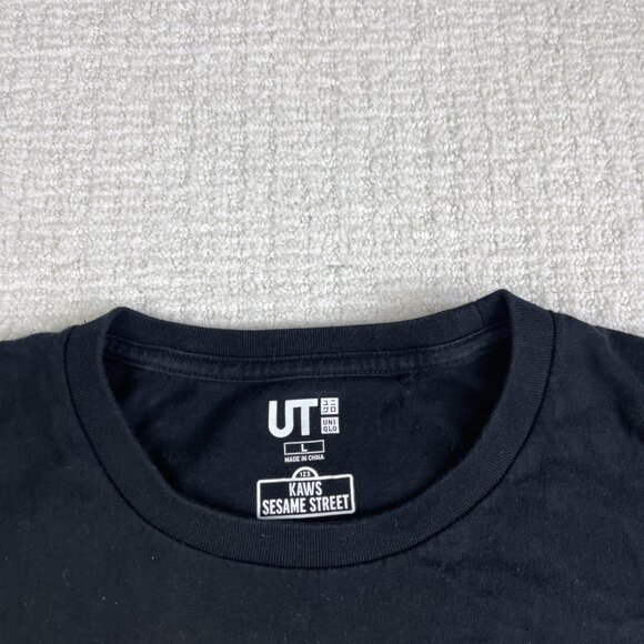 Kaws x Uniqlo Sesame Street Men’s T-shirt Black Elmo Bert Ernie Size L Read* - Picture 13 of 16
